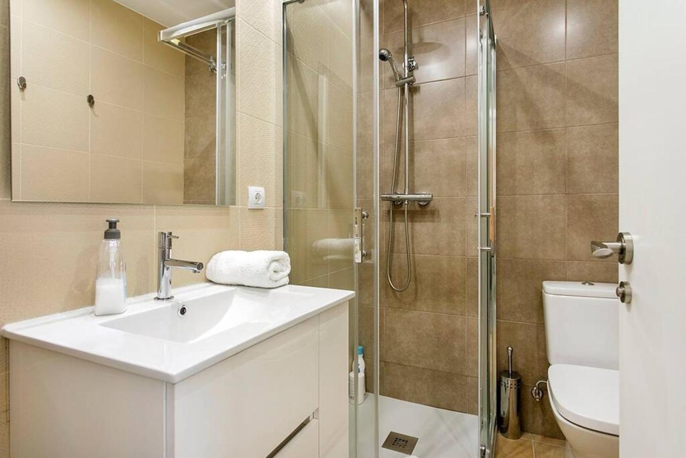 Cozy&New With Terrace Apartman L'Hospitalet de Llobregat Kültér fotó