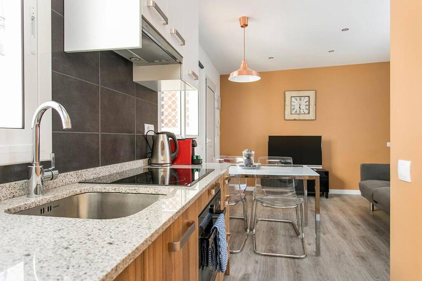 Cozy&New With Terrace Apartman L'Hospitalet de Llobregat Kültér fotó