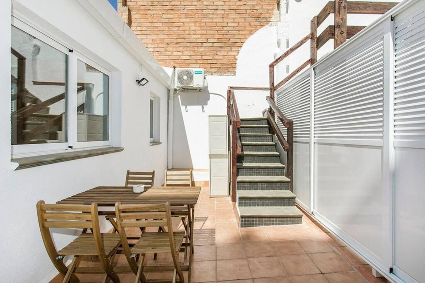 Cozy&New With Terrace Apartman L'Hospitalet de Llobregat Kültér fotó