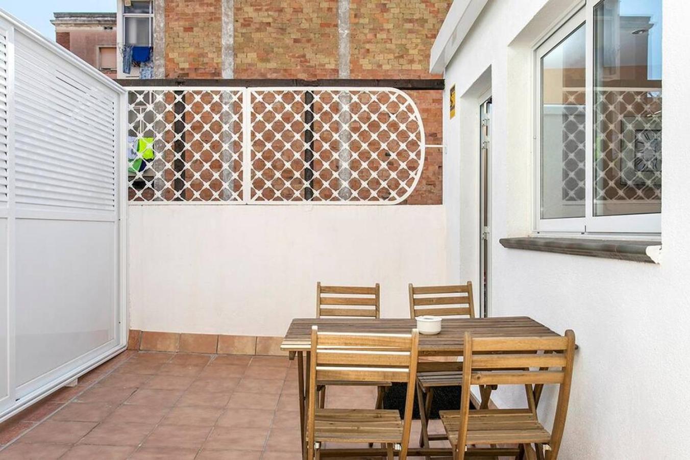 Cozy&New With Terrace Apartman L'Hospitalet de Llobregat Kültér fotó