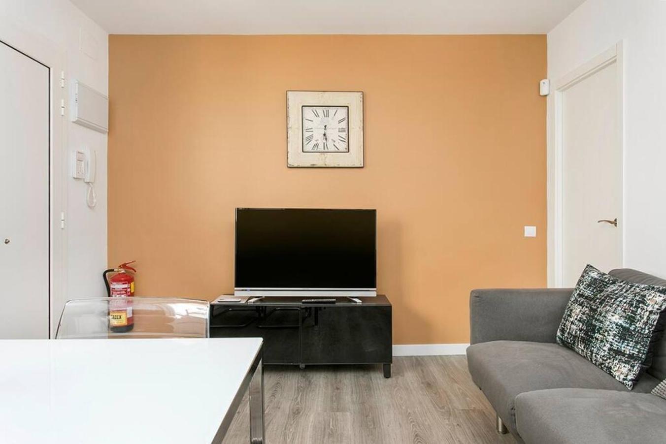 Cozy&New With Terrace Apartman L'Hospitalet de Llobregat Kültér fotó