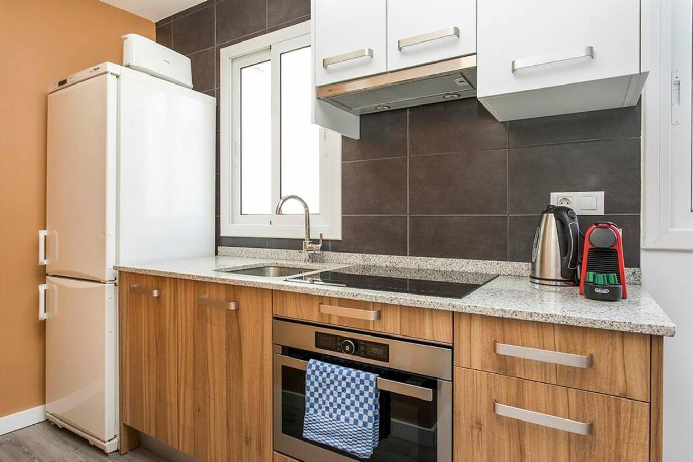 Cozy&New With Terrace Apartman L'Hospitalet de Llobregat Kültér fotó
